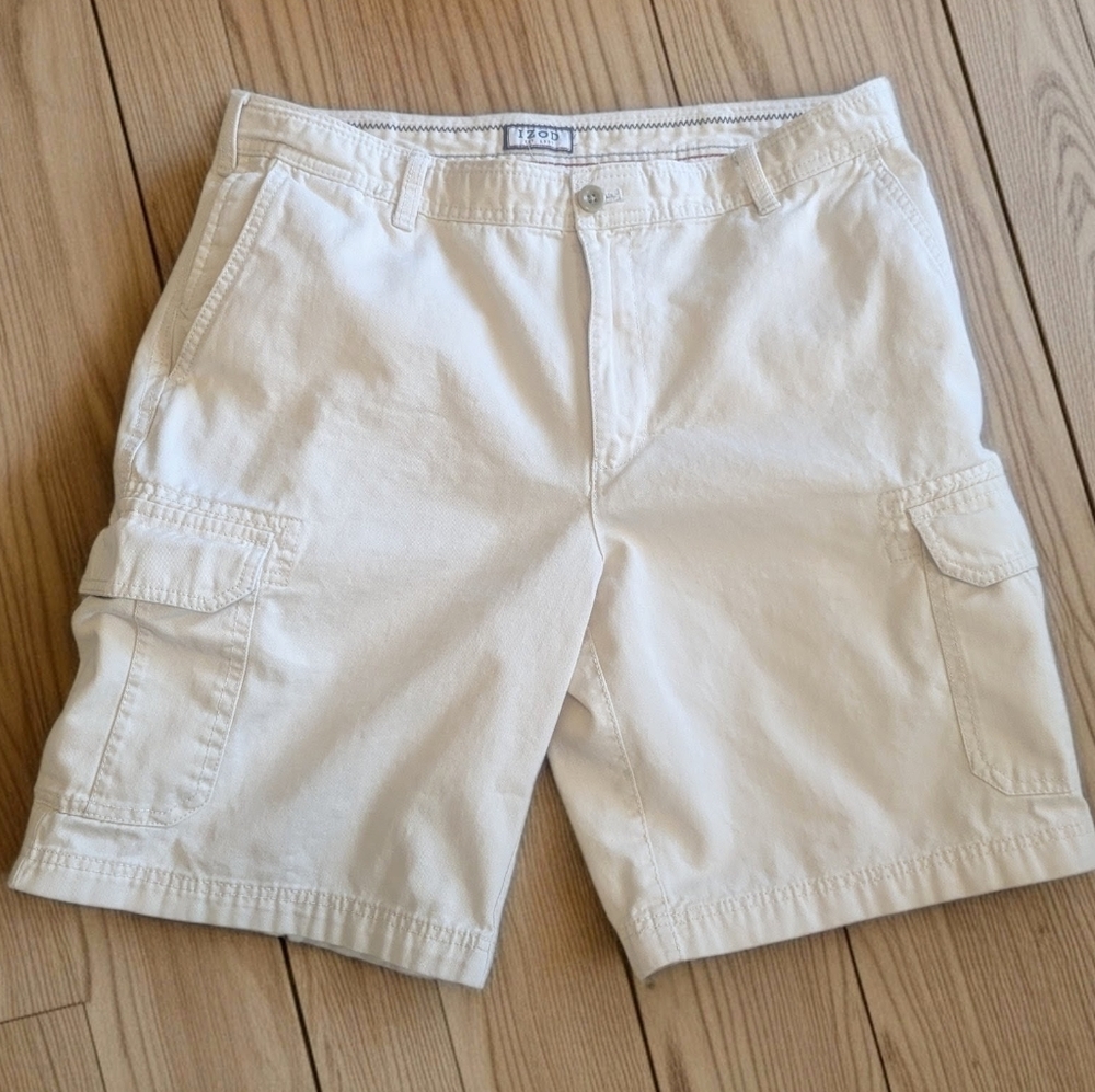 Men's Izod Cream Cotton Cargo Shorts